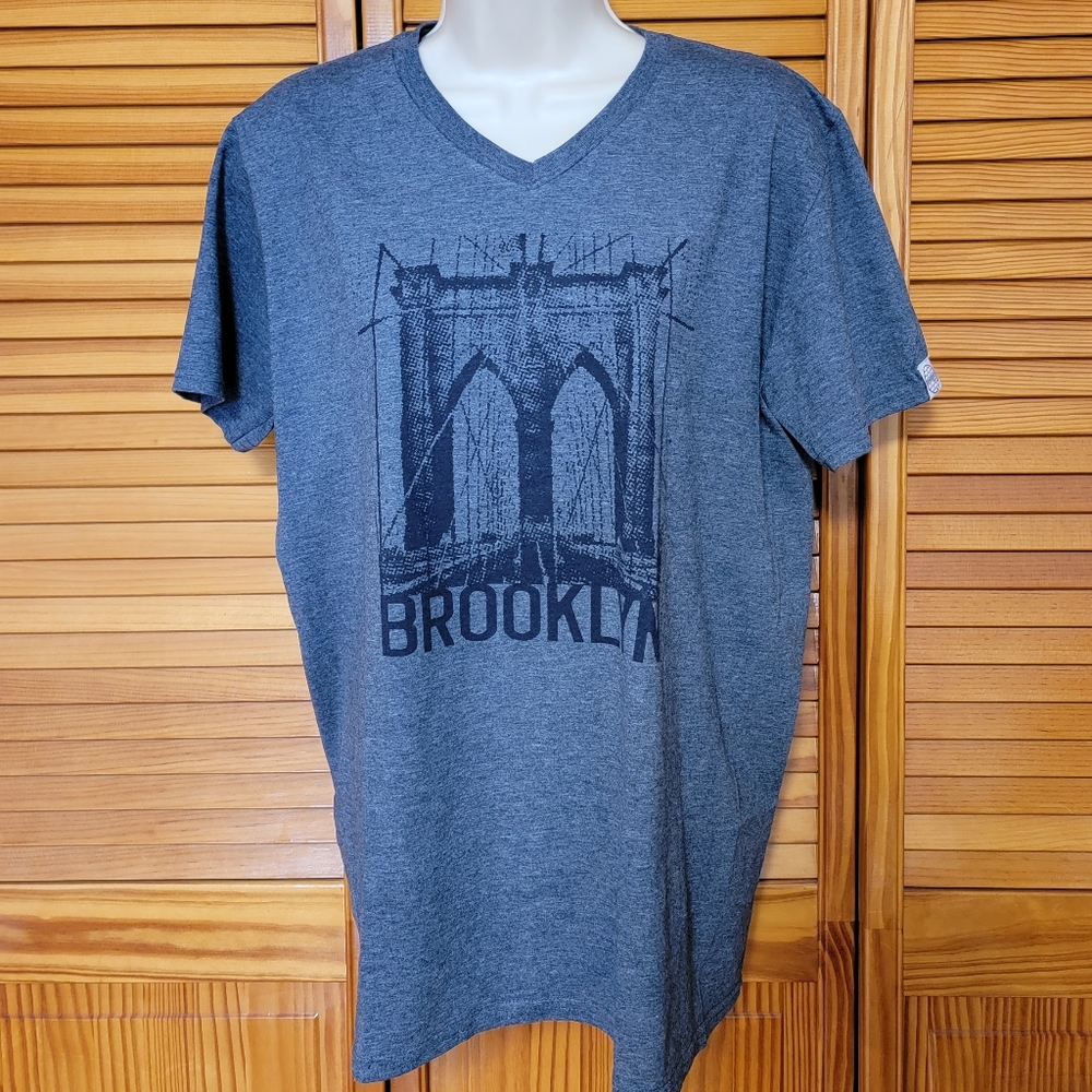 Gray Tshirt w Print sz Medium
